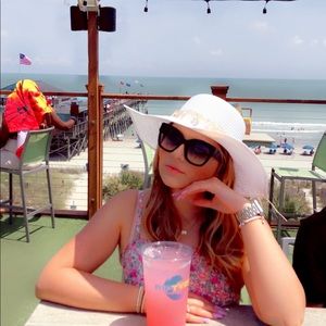 Meet your Posher, Amy